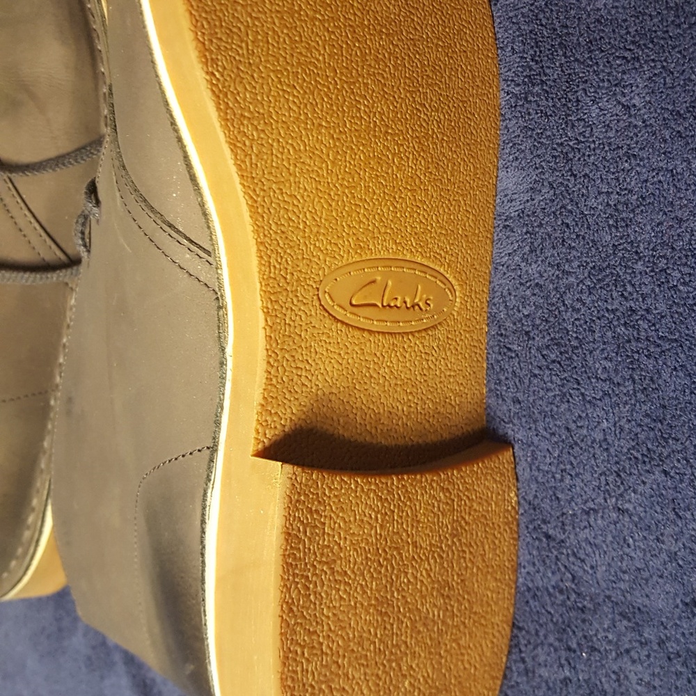 CLARKE MEN MID ANKLE BOOT